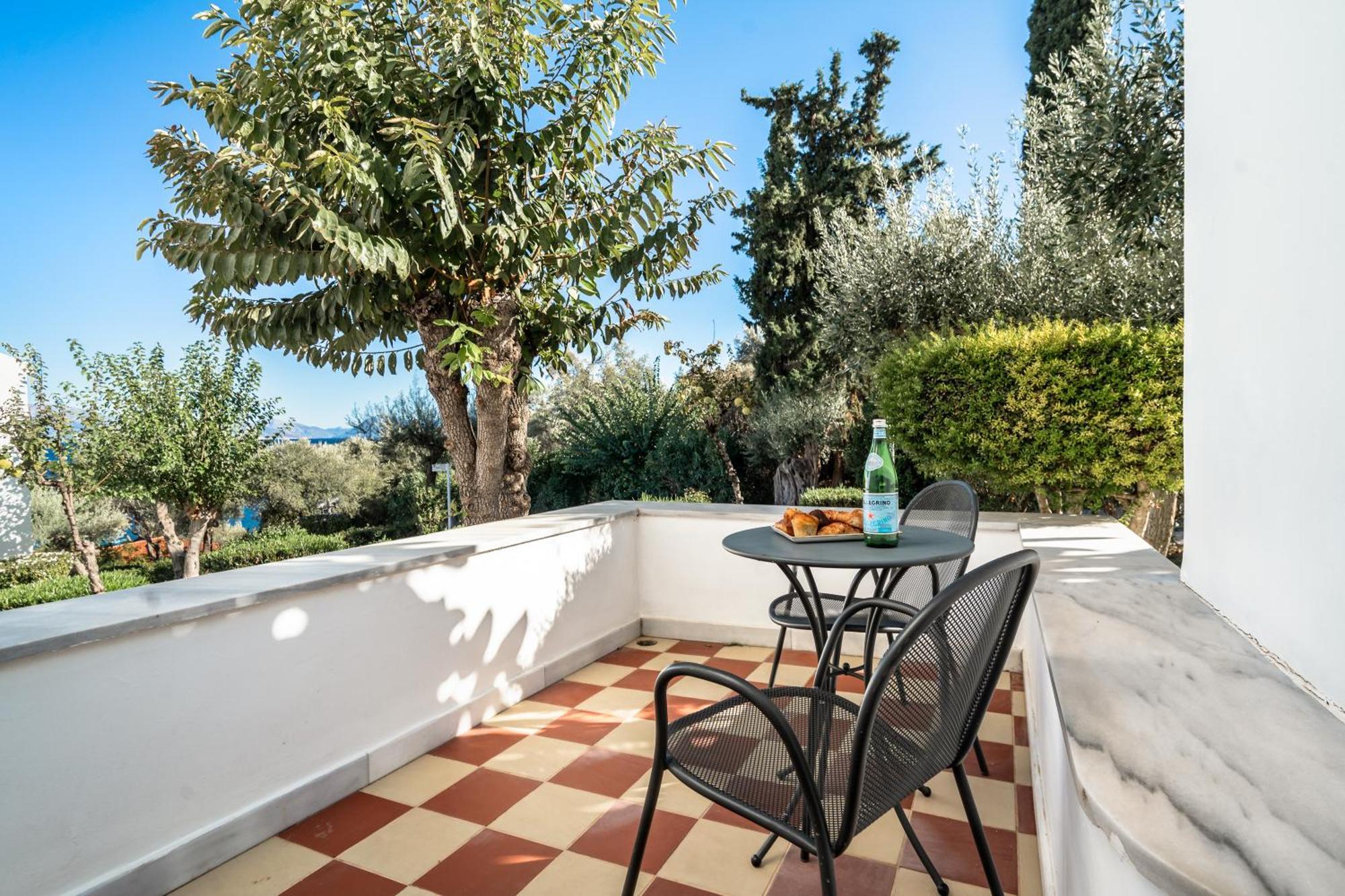 波尔托加里尼海滨度假酒店&Spa 尼基亚娜 外观 照片 A balcony in Greece